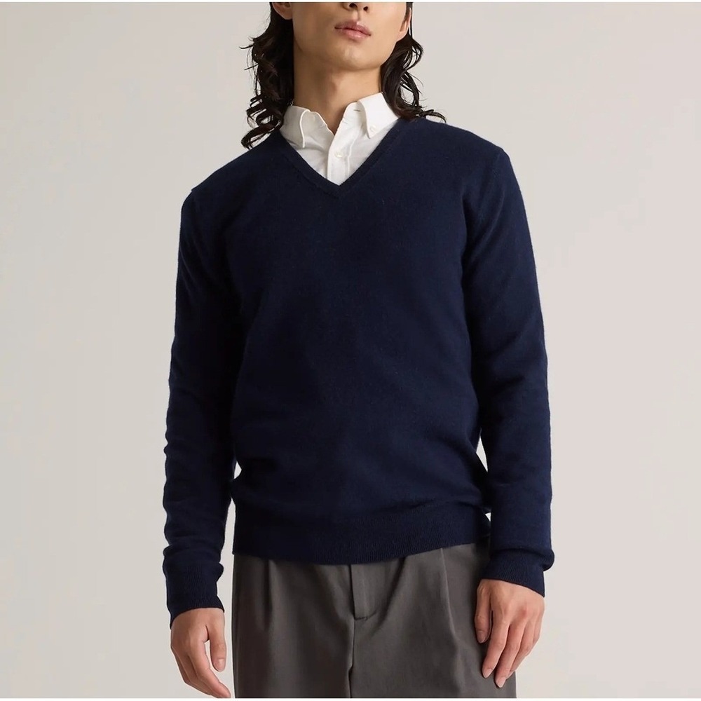 Quince Mens L NEW Quiet Luxury Cashmere V-Neck Sweater Navy Old Money Preppy